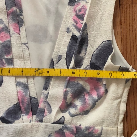 Wedding guest floral deep v neckline dress. Size small. - Picture 10 of 14